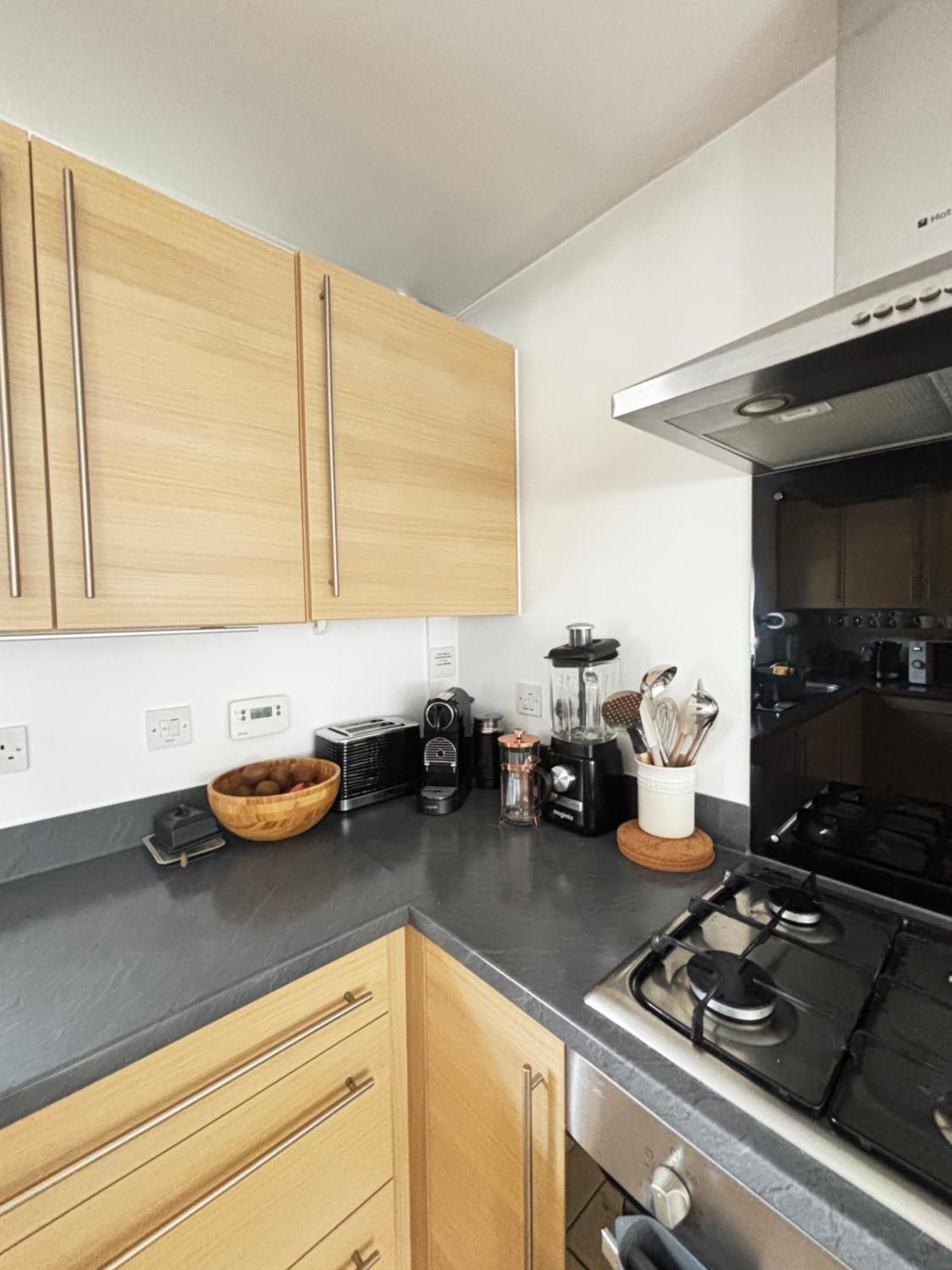 Delux Room With Private Parking, Sleeps 2, Perfect For Cotswold Getaway, Easy A419 Access Blunsdon Luaran gambar
